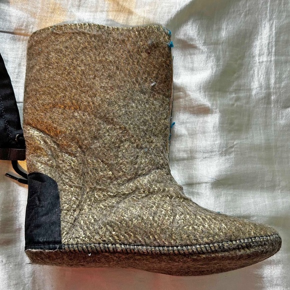 BOOTS, SNOWMOBILE, MID-CALF, ARCTIC CAT, SZ 9 MADE IN CANADA, WITH INSULATING - Picture 6 of 10